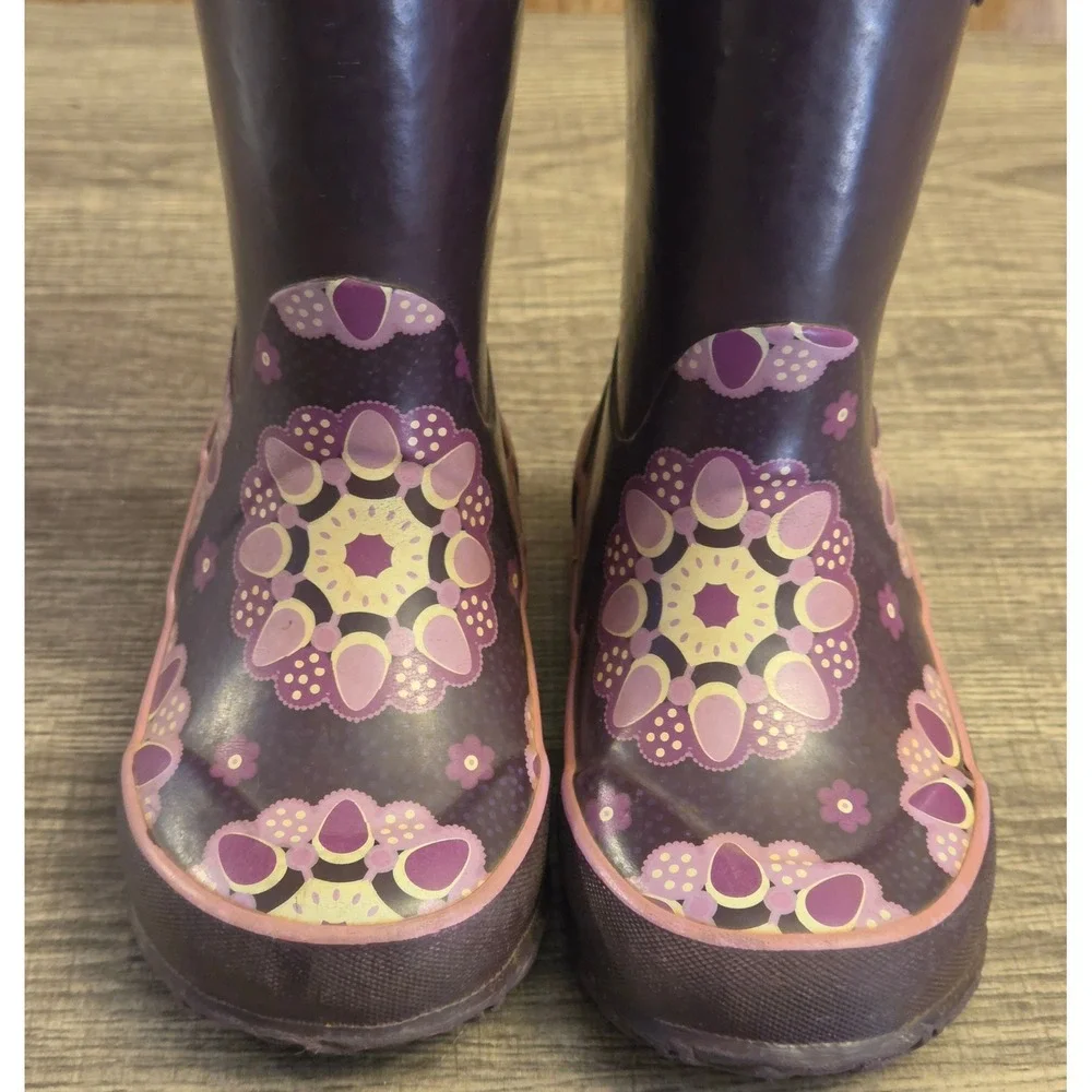Bogs‎ Kaleidoscope Rain Boots Youth Size 8 Purple